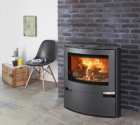 Elliptical shaped stove with wide combustion chamber